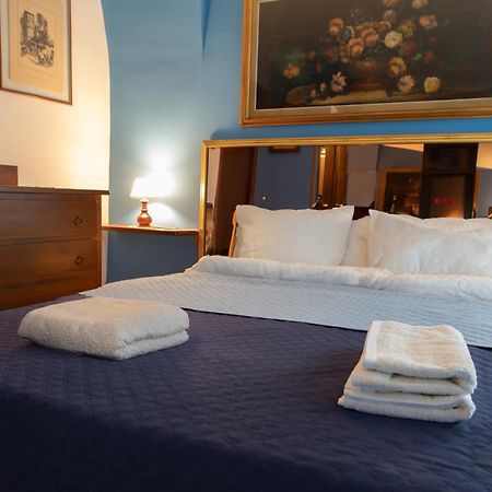 Casa Vitelli - Centro Storico A Due Passi Da Tutto Apartment Terracina Luaran gambar