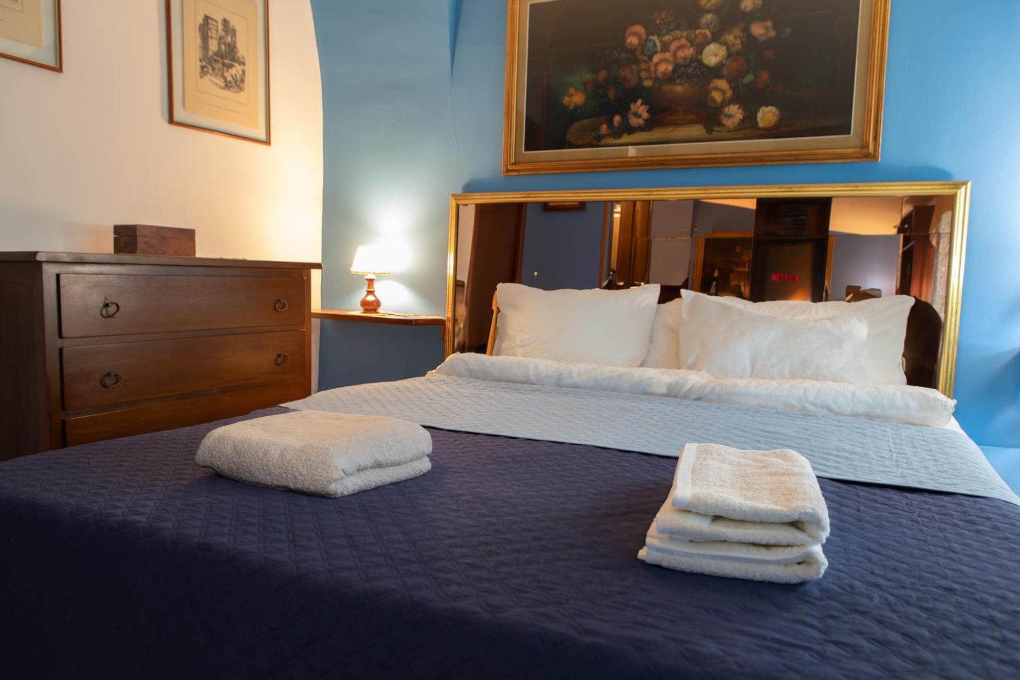 Casa Vitelli - Centro Storico A Due Passi Da Tutto Apartment Terracina Luaran gambar