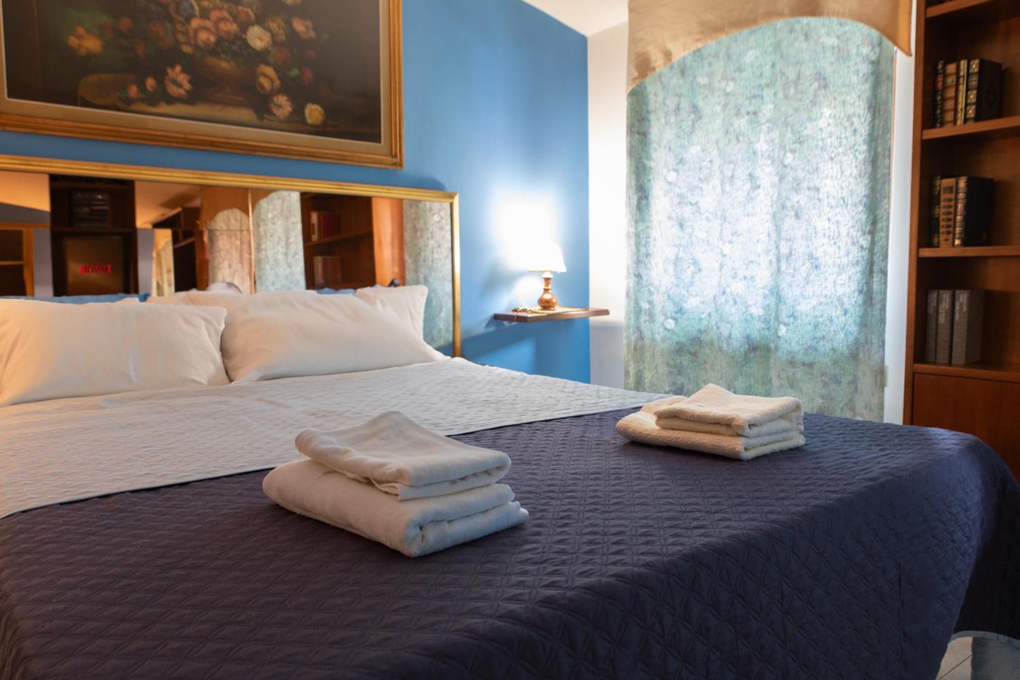 Casa Vitelli - Centro Storico A Due Passi Da Tutto Apartment Terracina Luaran gambar