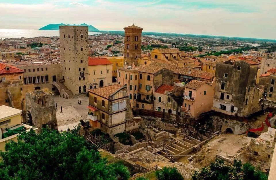 Casa Vitelli - Centro Storico A Due Passi Da Tutto Apartment Terracina Luaran gambar