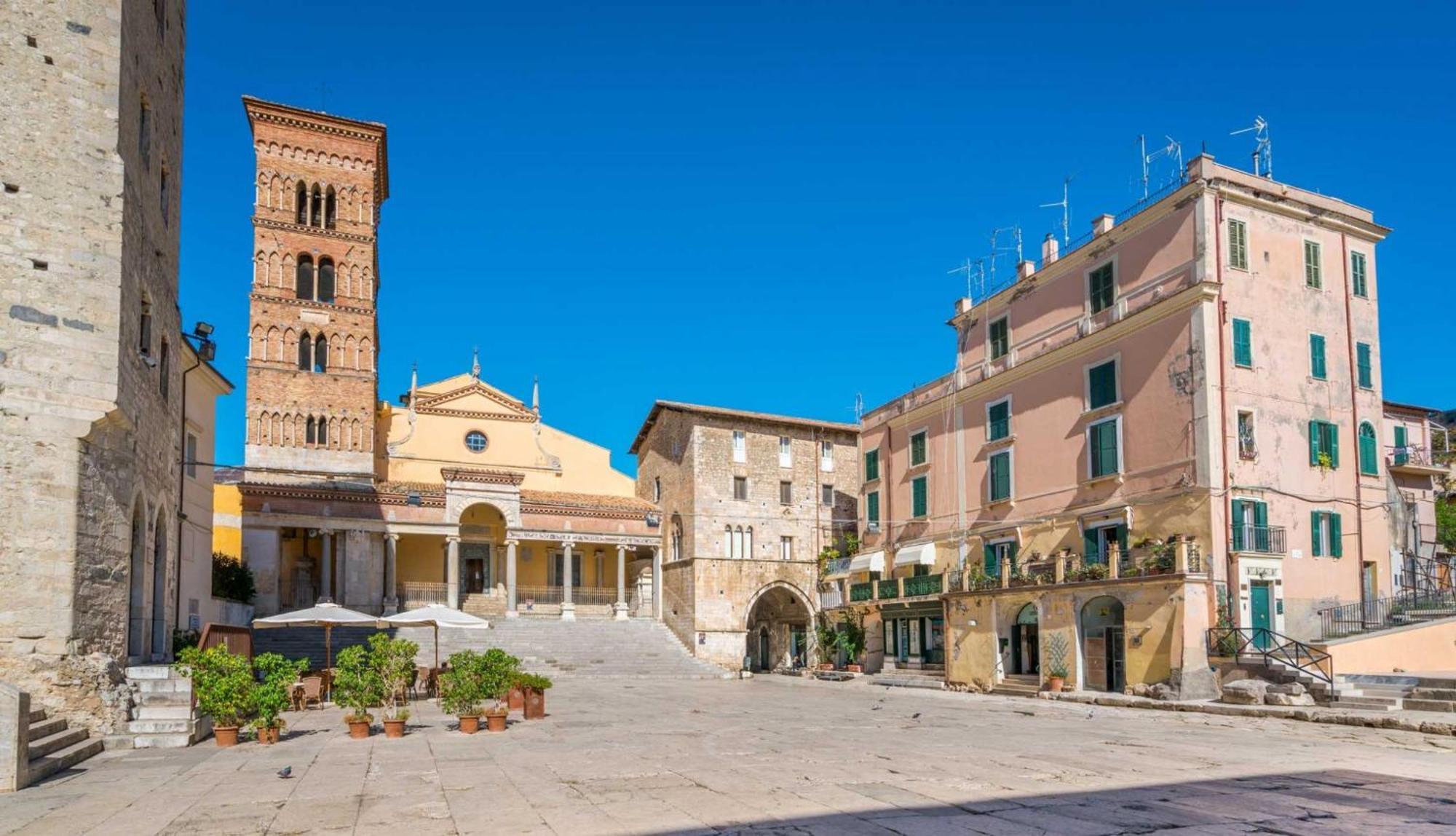 Casa Vitelli - Centro Storico A Due Passi Da Tutto Apartment Terracina Luaran gambar