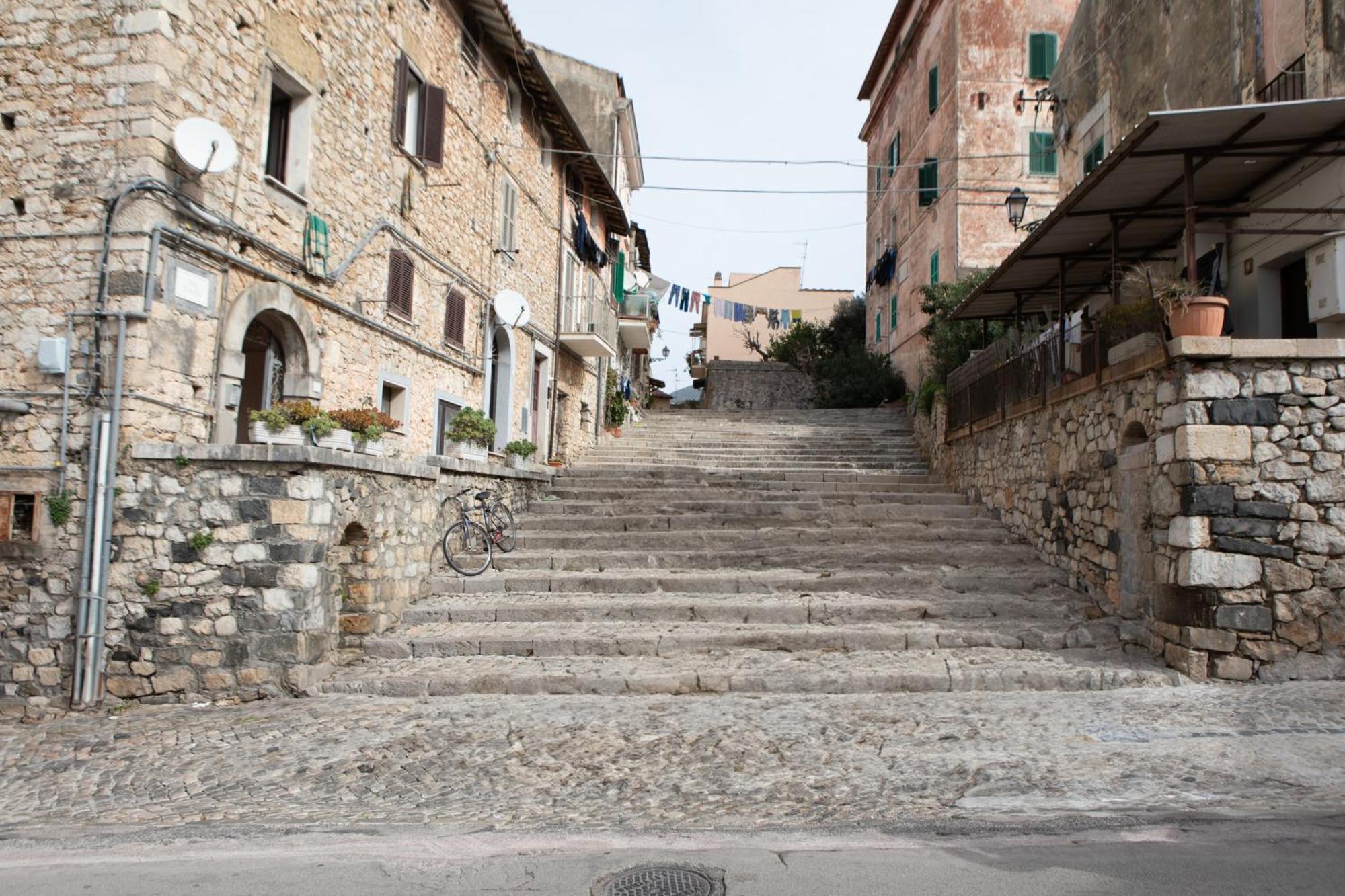 Casa Vitelli - Centro Storico A Due Passi Da Tutto Apartment Terracina Luaran gambar